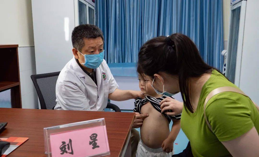 重庆儿童医院专家黄静，医者仁心，护佑儿童健康