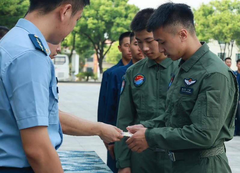 空军师长待遇，荣誉与责任的体现
