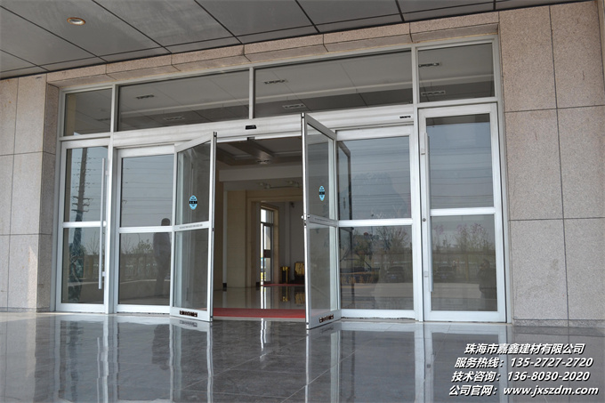 推拉玻璃门的安全性能与防盗措施分析