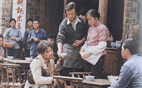 寄生虫与剧组，探究背后的故事