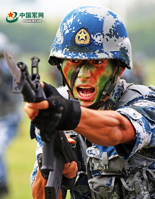 中国伞兵射击训练，磨砺精英，锻造战斗力之魂
