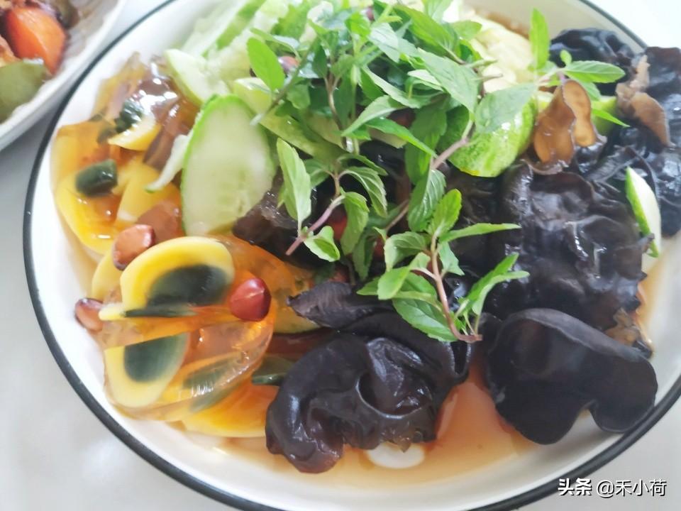 皮蛋花生米，一道美味佳肴的烹饪与赏析