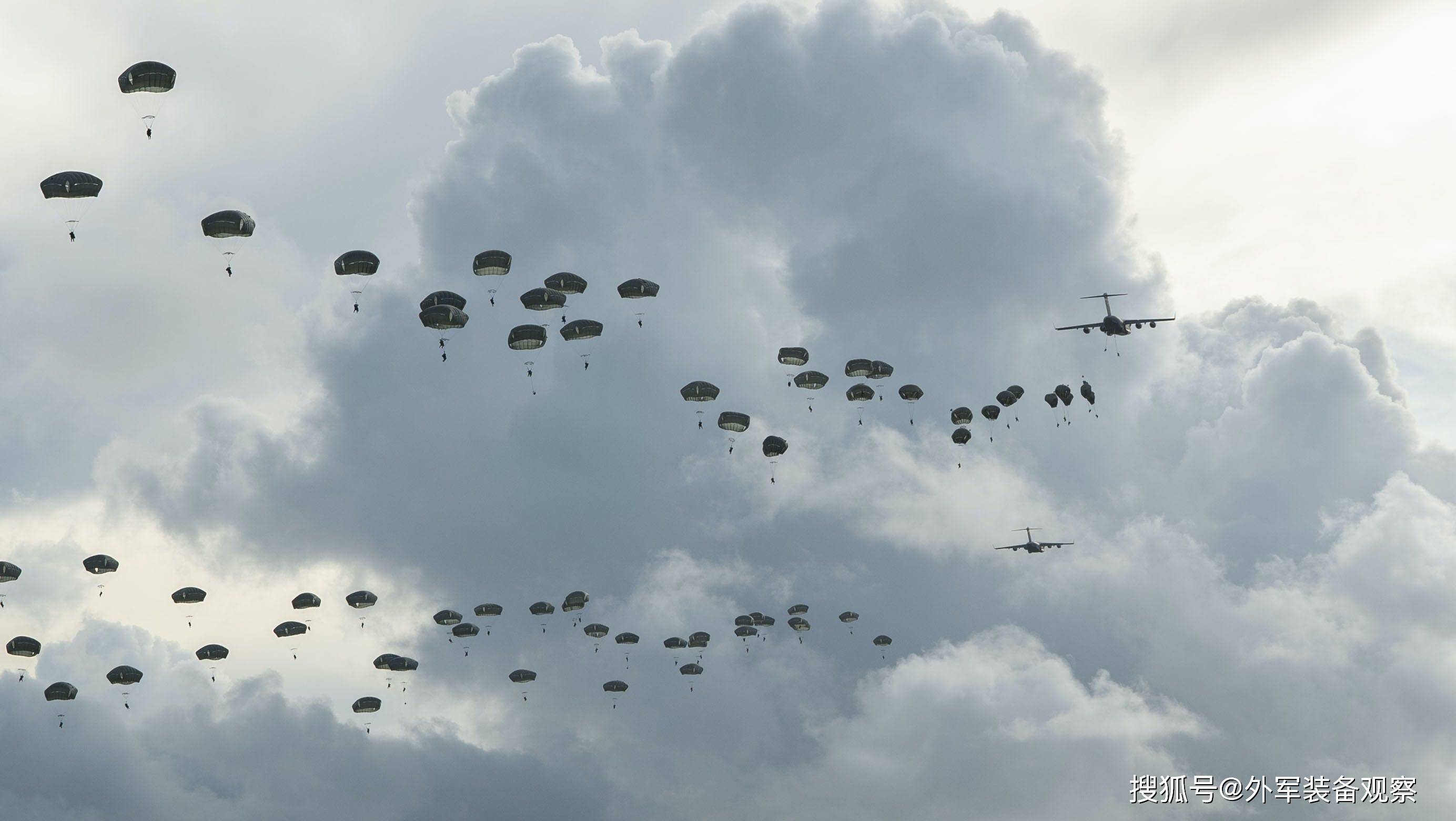 伞兵全国空降，英勇与荣耀的象征
