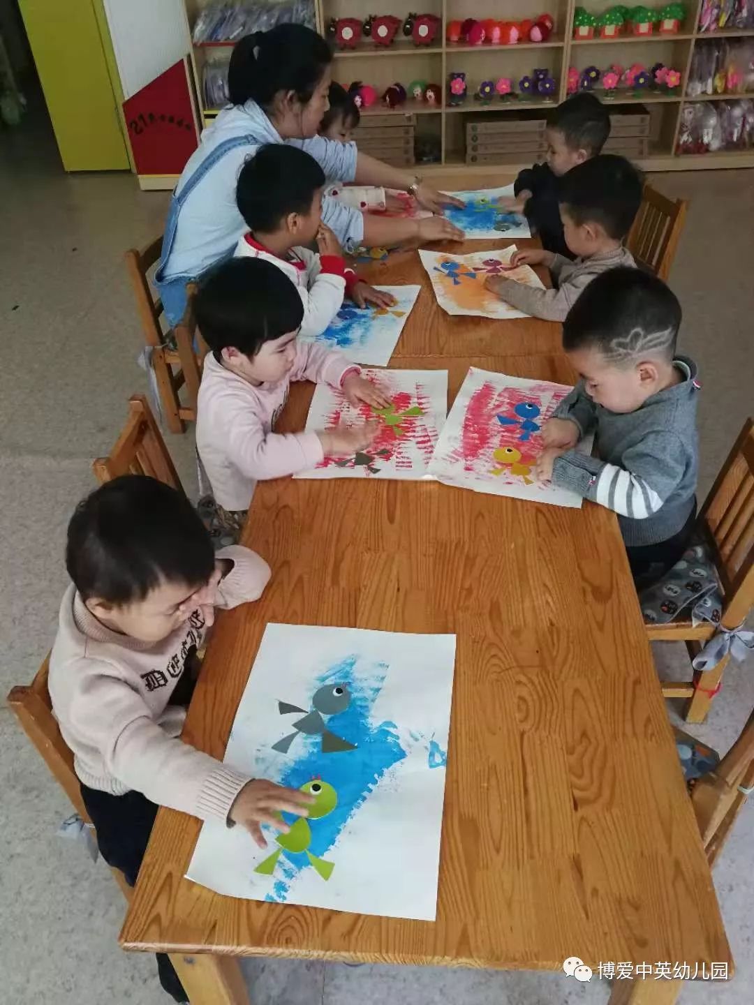 小班爷爷奶奶美术课，传承与共享的温馨时光