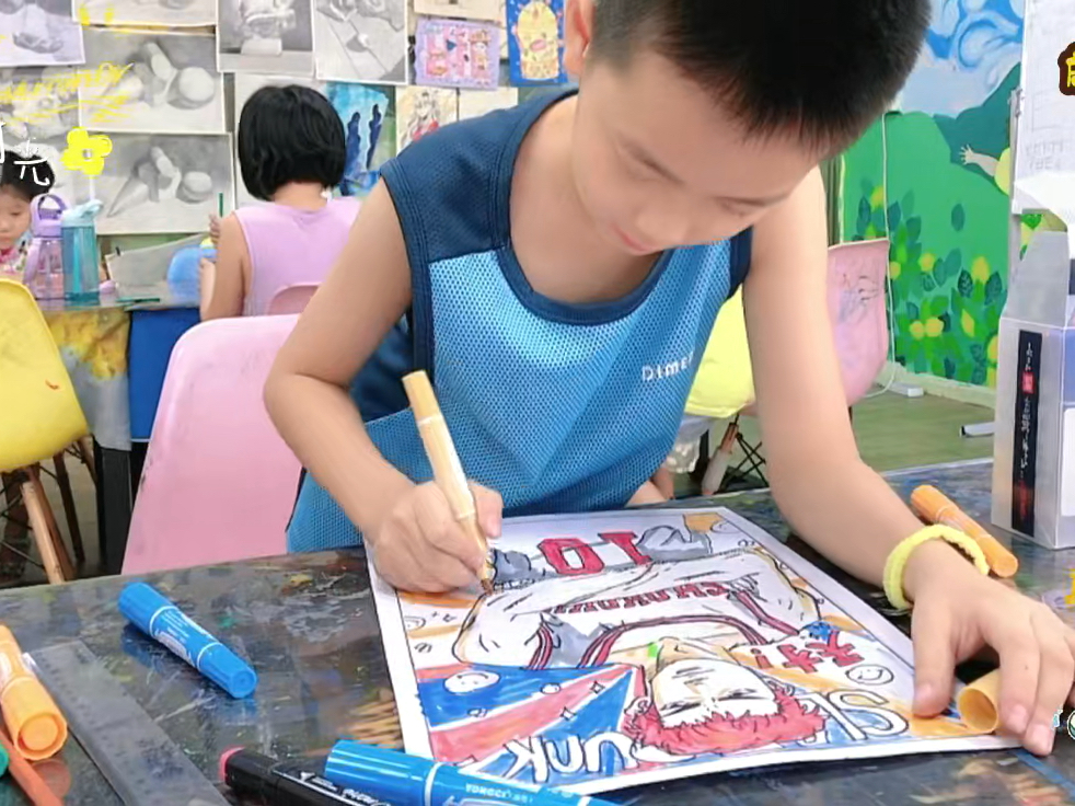 创意美术夏季课程，激发无限创意，点燃艺术激情