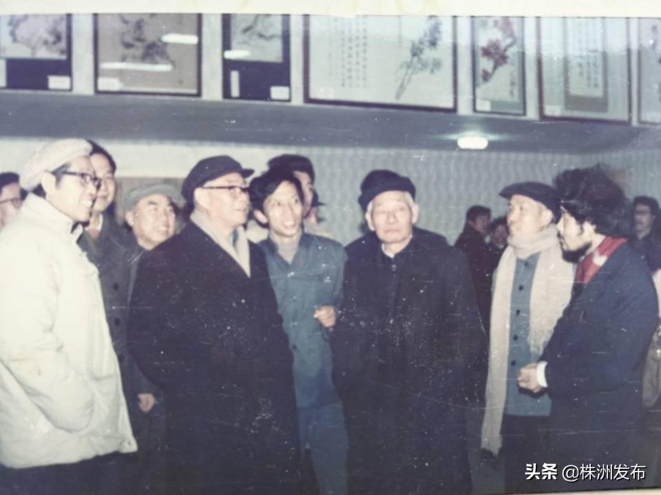 黄胄亲笔签名画册一本，艺术珍品与收藏价值