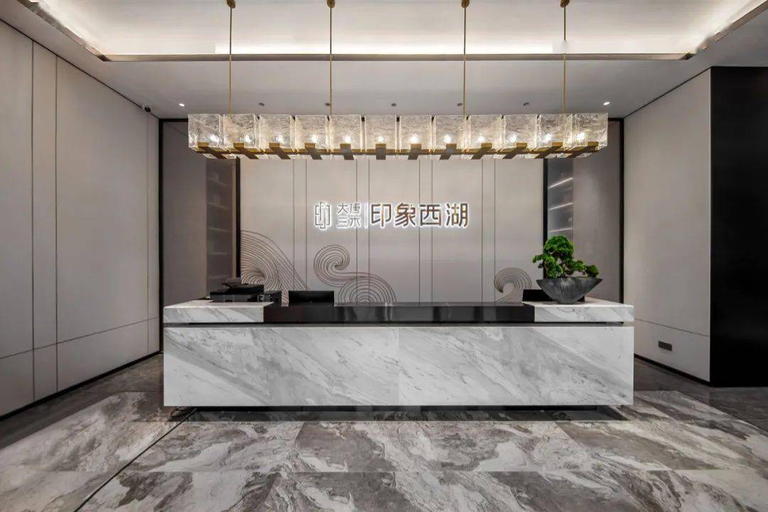 隐藏式地下自动门图片，现代建筑的科技与美学融合