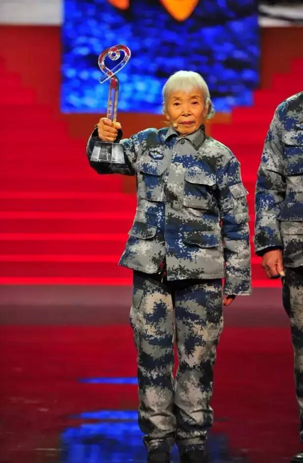 伞兵极限训练，挑战生理与心理的极限