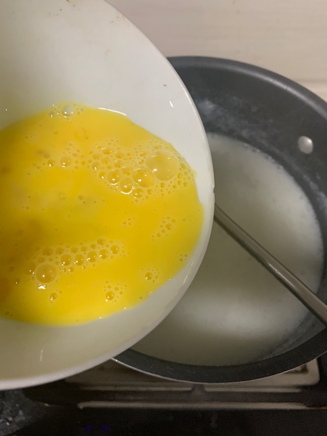 如何巧妙甩出完美的蛋花——一种生活手艺的分享