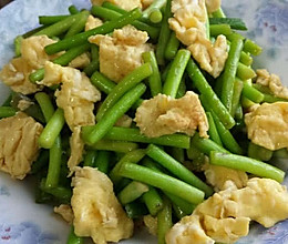 蒜香四溢，鸡蛋花生与蒜苔的完美融合
