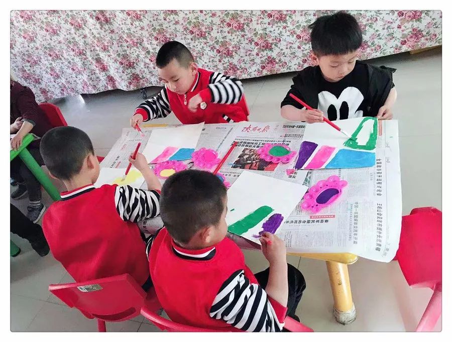 小班美术教学片断，探索与发现的艺术之旅
