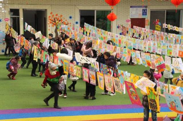 幼儿园小班美术特色，点亮孩子们的艺术之路