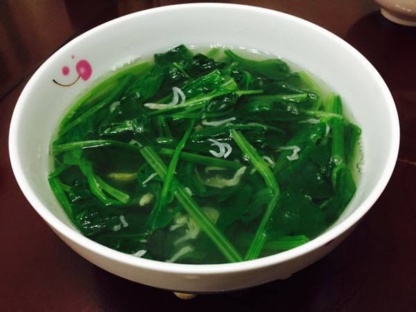 家常菠菜蛋花汤，一道简单而美味的家常菜