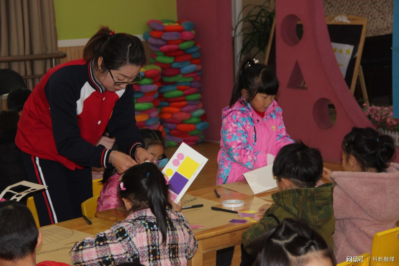 幼儿园美术评课的深度洞察与多维度思考