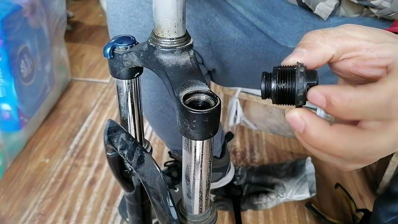 前叉拆解，深入了解自行车零件的细节之美