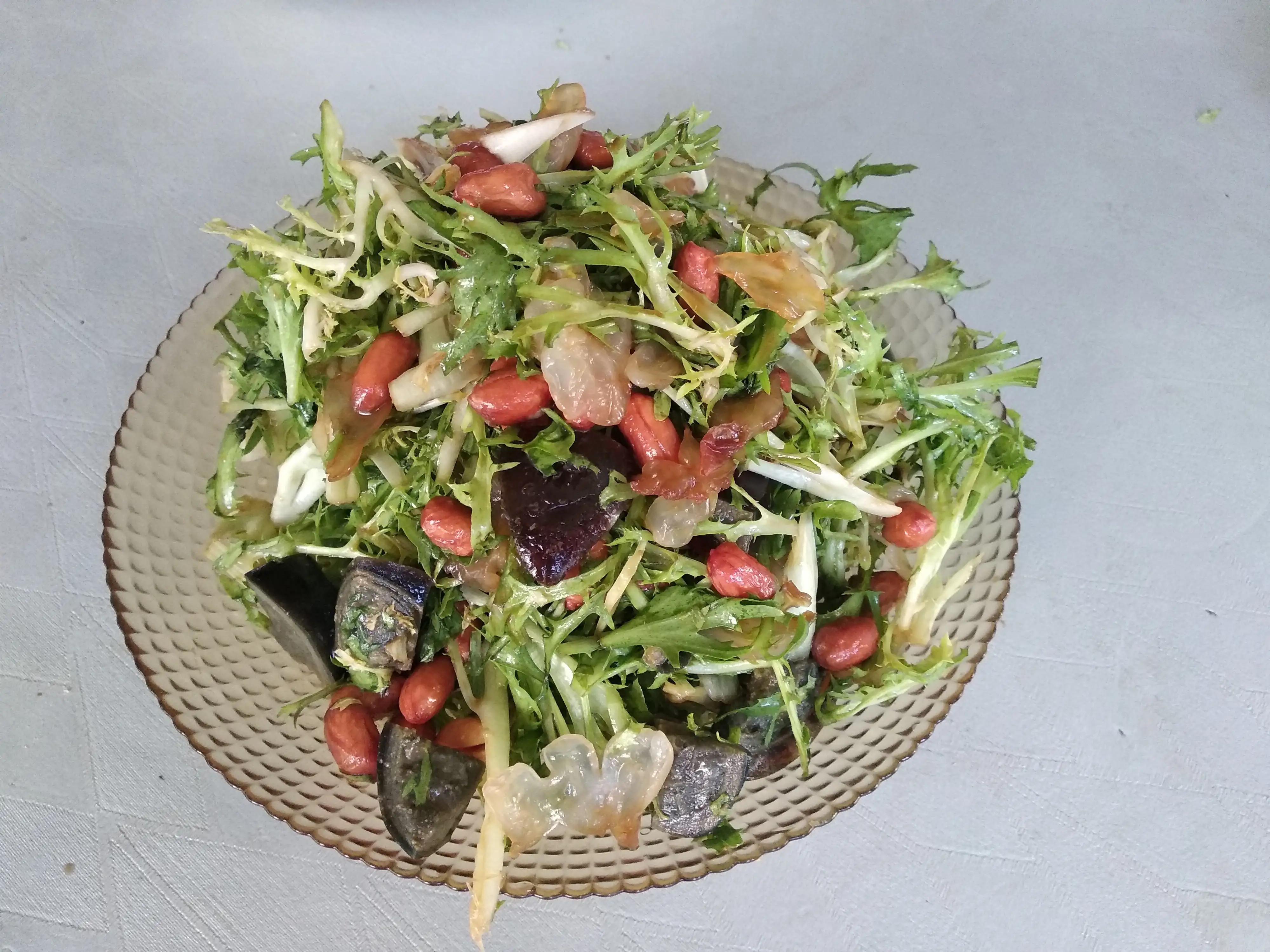 苦菊皮蛋花生米做法，一道美味融合的健康佳肴